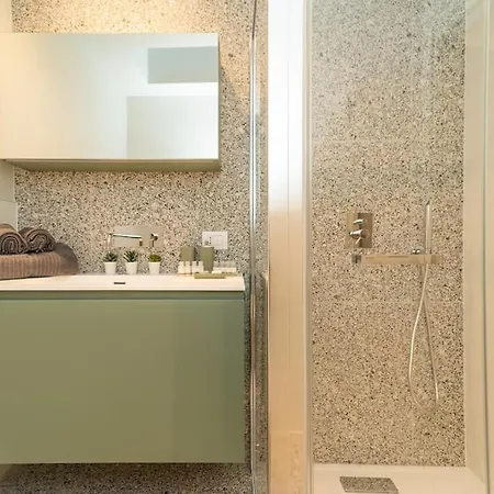 Апартаменты Elegante Loft A 200 A Metri Dal Duomo Комо