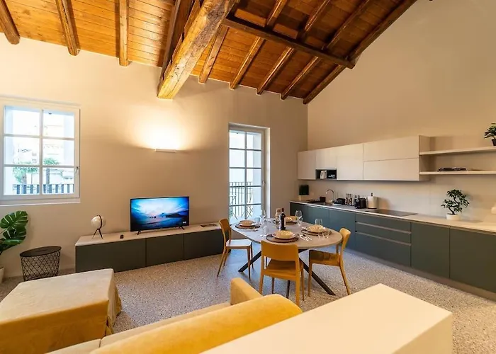 Elegante Loft A 200 A Metri Dal Duomo アパート *